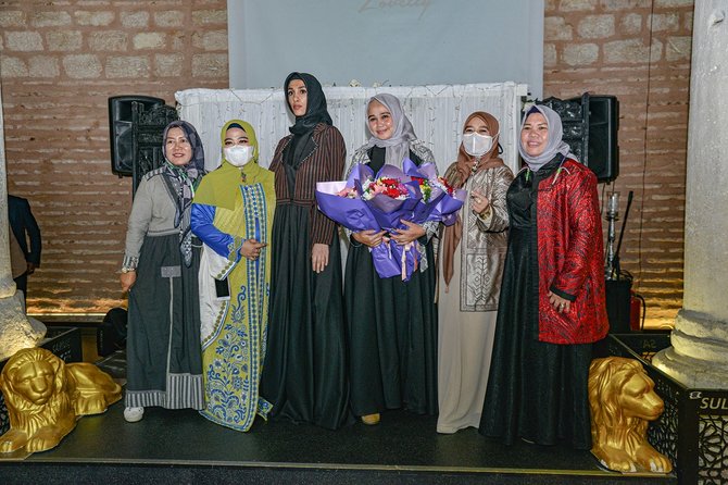 indonesia hijab walk ihw dan lumbung indonesia sukses menggelar fashion show