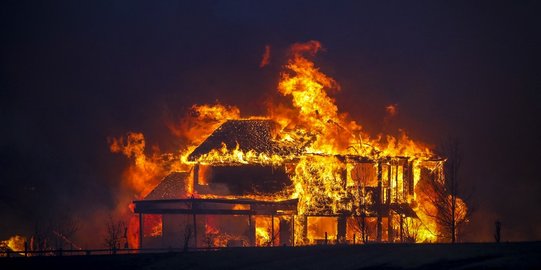 Dahsyatnya Kebakaran Hutan Colorado yang Hanguskan Ratusan Rumah