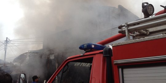 Mabuk Berat dan Bertengkar dengan Istri, Pria di Kediri Nekat Bakar Rumah