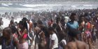 Warga Afrika Selatan Padati Pantai Saat Liburan Tahun Baru 2022