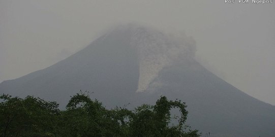 Merapi Mengalami 108 Kali Gempa Guguran Selama Hari Sabtu