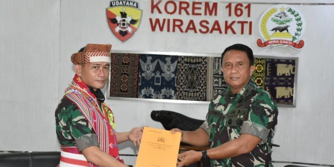 brigjen iman anak panglima abri punya adik kolonel tni