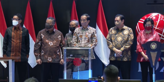 Jokowi Buka Perdagangan Perdana Bursa Saham 2022