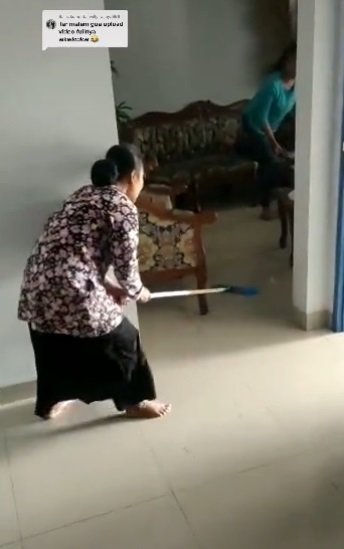 momen kocak emak emak tangkap tikus masuk rumah