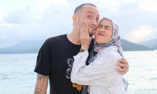 sembuh dari hepatitis c intip potret bahagia gary iskak bareng keluarga