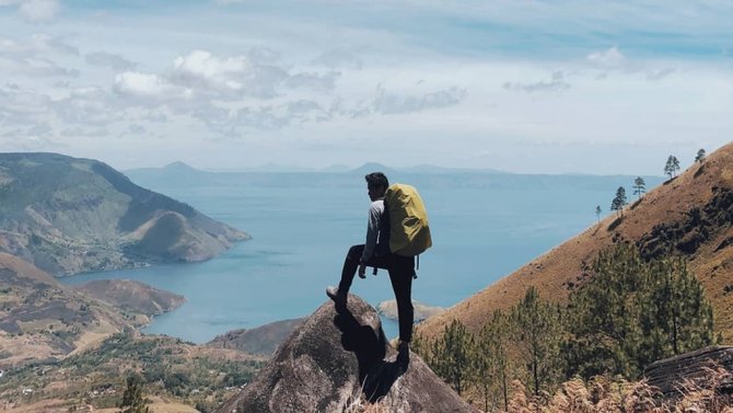 4 pesona pusuk buhit di pulau samosir tempat lahirnya suku batak