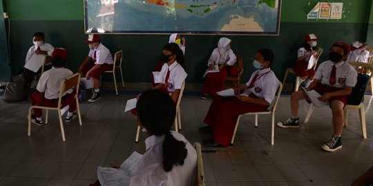 Epidemiolog Sarankan Murid Belum Terima Vaksin Lengkap Tidak Melaksanakan PTM