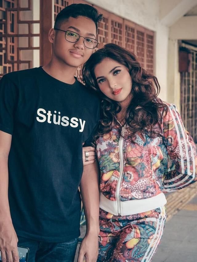 potret penyanyi dan anak2nya