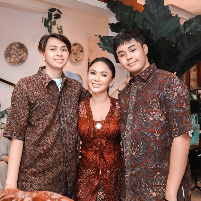 potret penyanyi dan anak2nya