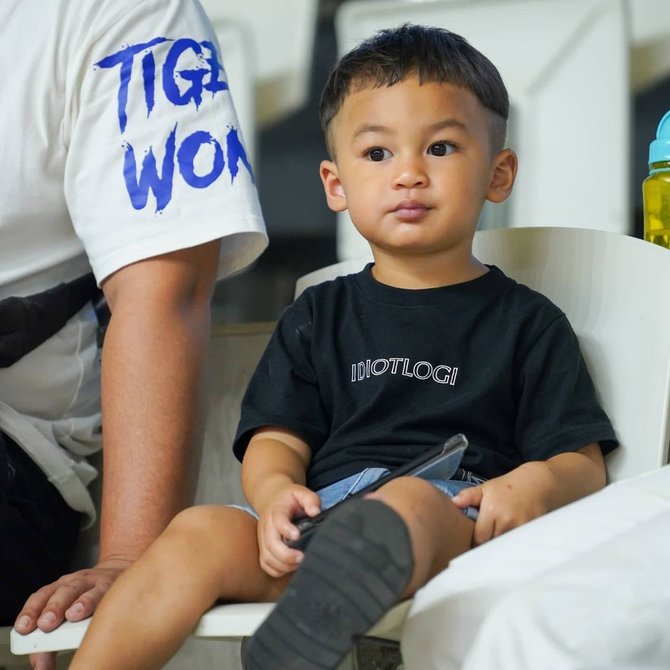 potret kiano diajak baim wong nonton basket