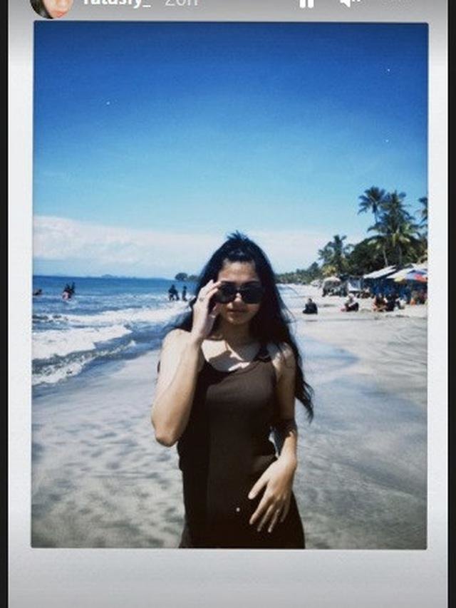 main air di pantai ini potret liburan akhir tahun ratu sofya pemain dari jendela smp