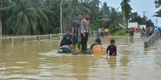 Jembatan Penghubung Aceh Timur dan Gayo Lues Ambruk Diterjang Banjir