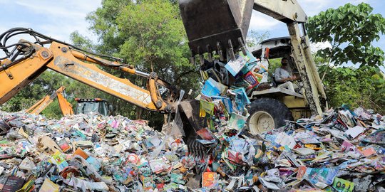 Penampakan Jutaan Buku Rusak Akibat Banjir Malaysia