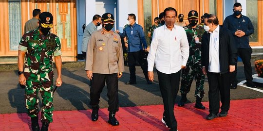 Jokowi Kunjungan Kerja ke Jawa Tengah, Serahkan Bantuan PKL hingga Resmikan Bendungan