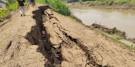 300 Meter Tanggul Citarum di Kabupaten Bekasi Amblas, 4 Kecamatan Terancam Banjir