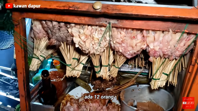 tukang sate ini setiap hari motong ayam satu kwintal