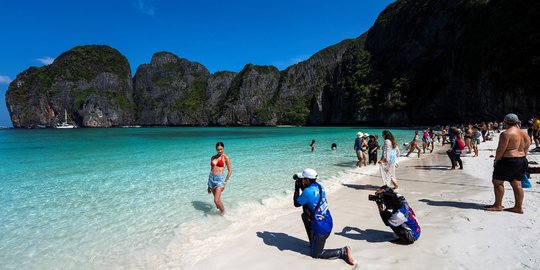 Pantai Maya Bay di Thailand Kembali Diserbu Turis