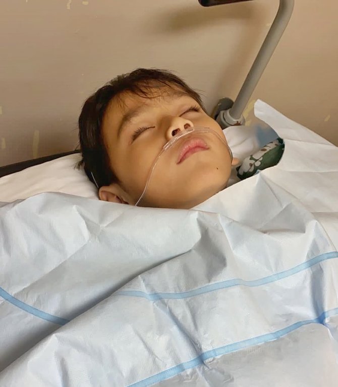 anak arie untung dirawat di rs