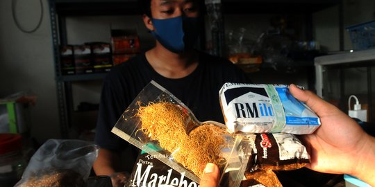 Berkah Penjual Tembakau Lintingan di Tengah Kenaikan Harga Rokok