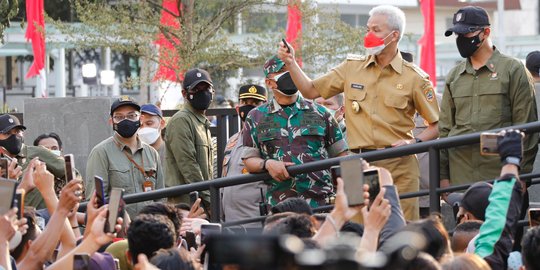 Dampingi Jokowi Resmikan Pasar Johar, Ganjar Ingatkan Warga Waspada Omicron