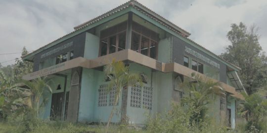 Jauh Dengan Pemukiman Warga, Masjid Mewah Ini Terbengkalai Selama 2 Tahun