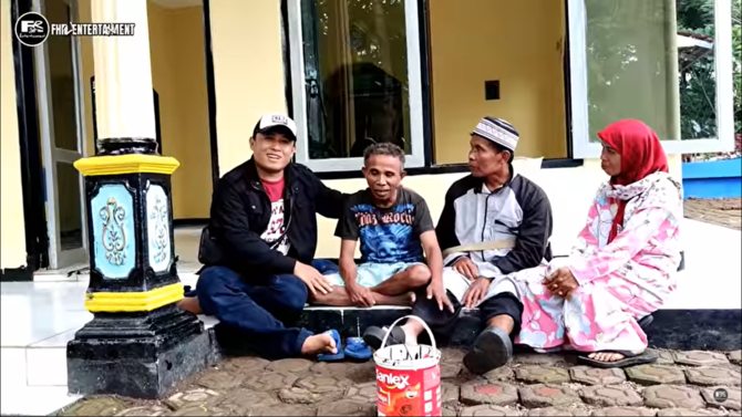 pertemuan haru dua asisten nike ardilla usai 30 tahun terpisah