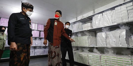 Ganjar Sambangi Gudang Dinkes Jateng, Cek Stok dan Kedaluwarsa Vaksin Covid-19