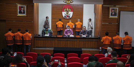 Dibawa ke Rutan KPK, Wali Kota Bekasi Rahmat Effendi Bungkam