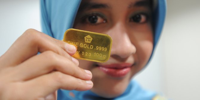 Jelang Akhir Pekan, Harga Emas Turun Rp7.000 Menjadi Rp934.000 per Gram