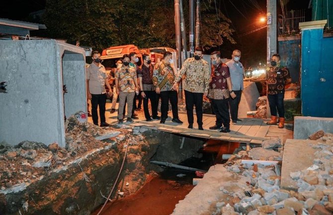 pengerjaan drainase ganggu aktivitas warga bobby nasution minta dinas pu lakukan ini