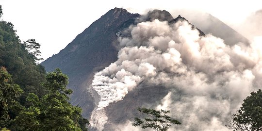 Gunung Merapi Luncurkan Guguran Awan Panas Dua Kali Hingga 2,5 Km