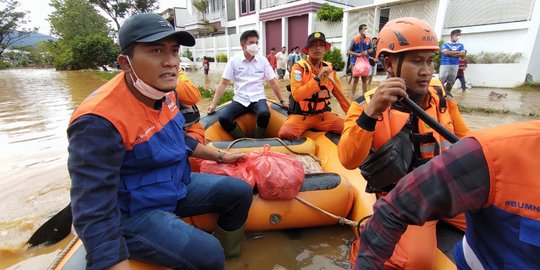 BRI Peduli Salurkan Bantuan Tanggap Darurat Bencana Banjir Abepura Jayapura