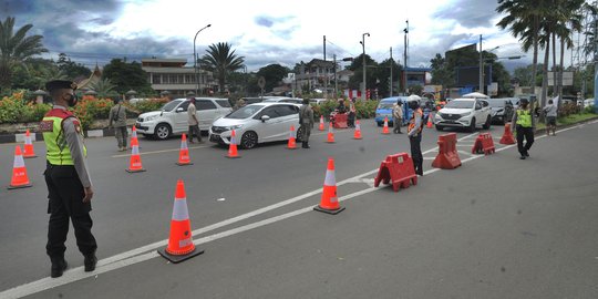 Cegah Kemacetan, Polisi Berlakukan One Way di Jalur Puncak