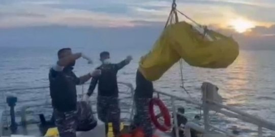 KRI Parang-647 Temukan Mayat Pria Mengapung di Perairan Kuala Tanjung, Diduga PMI