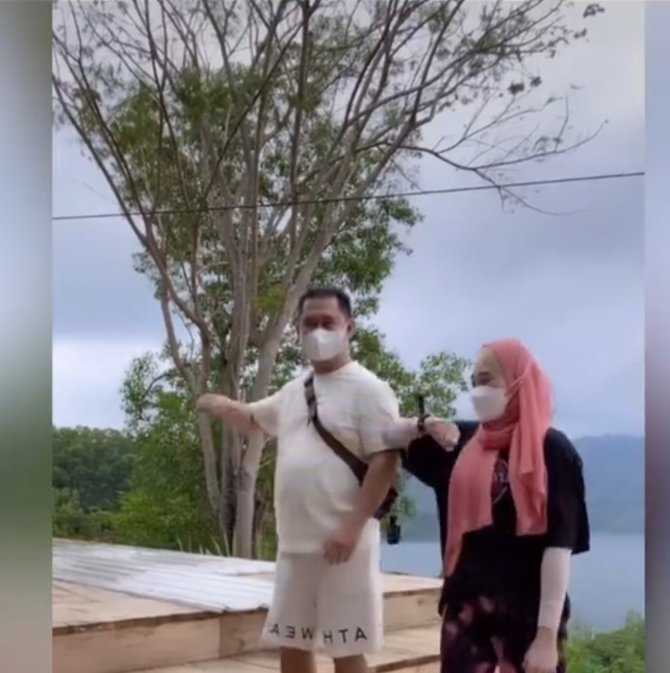 pernah viral karena sawer pelakor ini potret bu dendy dan suami yang makin harmonis