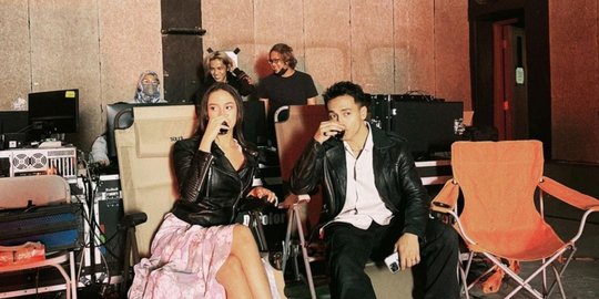 Jadi Model Video Klip Bintang di Surga, Ini 4 Potret Anya Geraldine & Jefri Nichol