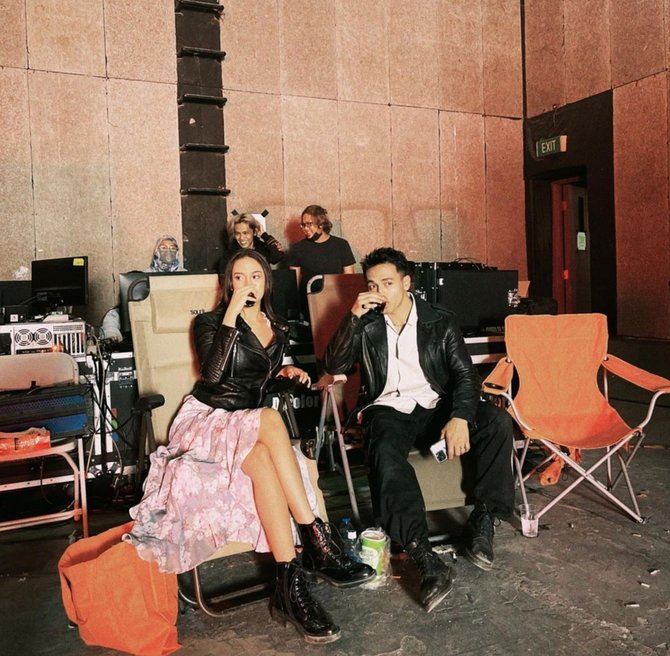 trending ini potret anya geraldine dan jeffri nichol jadi model video klip bintang di surga