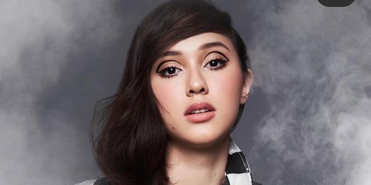 4 Potret Yasmin Napper 'Love Story The Series' Pakai Makeup Tebal, Bikin Pangling