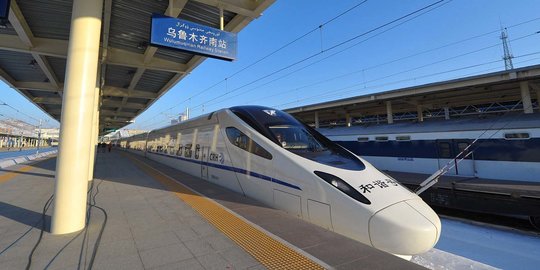 Kereta Cepat Pertama di ASEAN, antara Konektivitas dan Perangkap Utang China