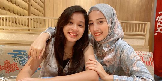 5 Potret Cantik Shakiena Azalea Putri Pasha Ungu, Disebut Kembar dengan Adelia