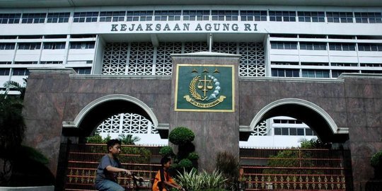 laporkan garuda indonesia ke kejagung bersih bersih bumn