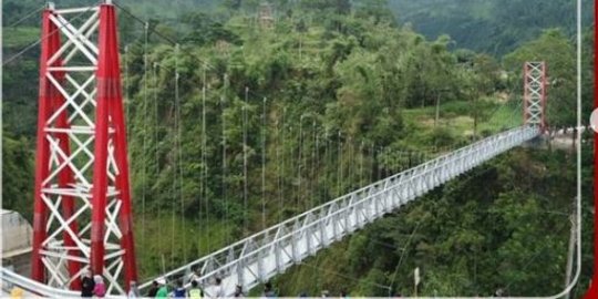 Dibangun di Atas Jurang Sedalam 150 Meter, Ini 5 Eksotisme Jembatan Girpasang