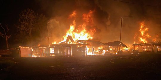 Bertengkar saat Mabuk Miras, Pemuda Bakar 1 Rumah dan 5 Kios di Yahukimo