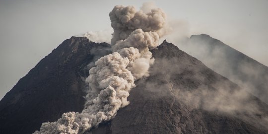 Gunung Merapi Luncurkan Awan Panas Guguran Mencapai 1.500 Meter