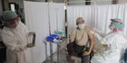 Penyuntikan Vaksin Booster untuk Lansia di Tangerang Selatan
