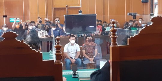 Hakim PN Surabaya Vonis 10 Bulan Bui Dua Polisi Penganiaya Jurnalis