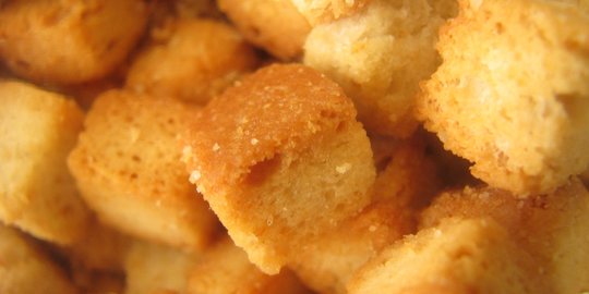 6 Resep Crouton Berbagai Rasa, Camilan Lezat dari Pinggiran Roti Tawar