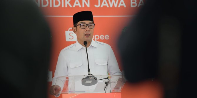 Belum Bayar Pajak, Baliho 'Ridwan Kamil for Presiden' Diturunkan Satpol PP Cianjur
