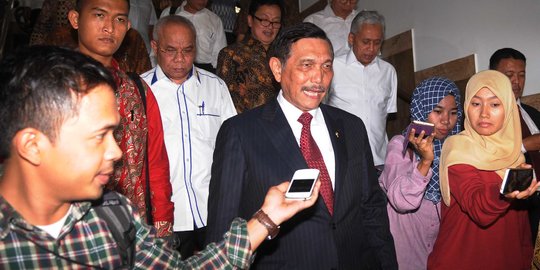 Menko Luhut: Kereta Cepat Jakarta-Bandung Rampung April 2022