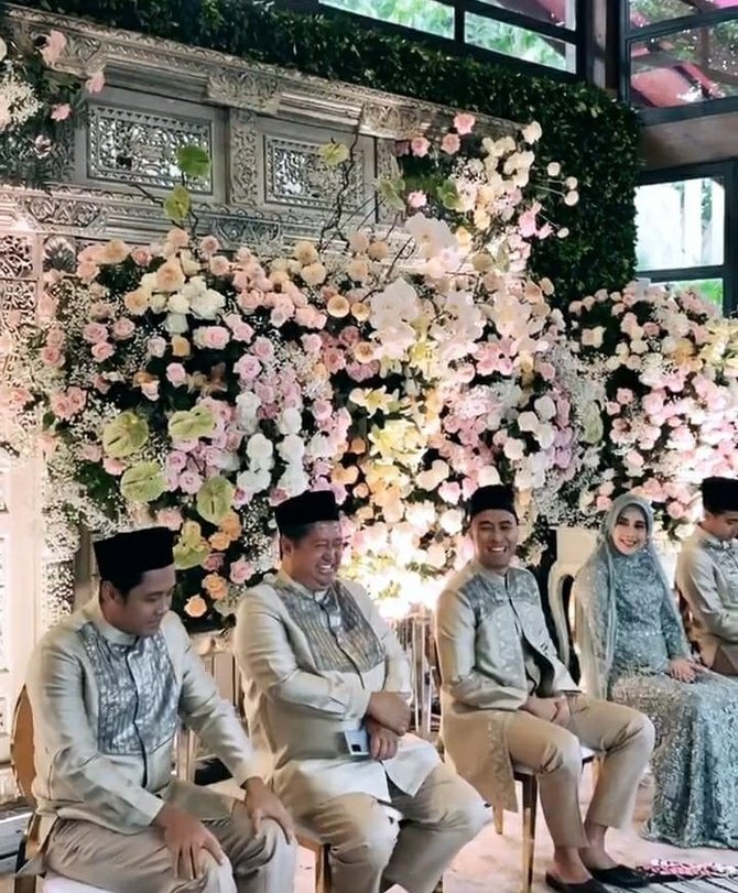 segera menikah ini 4 potret pengajian dan siraman sheila dara dan vidi aldiano